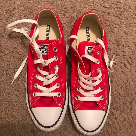 Red converse - Picture 2 of 3
